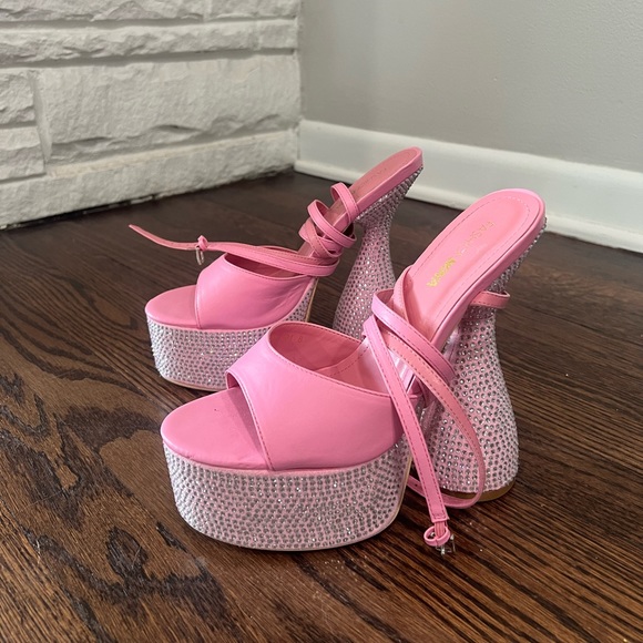 Fashion Nova Barbie Heels - Picture 7 of 9